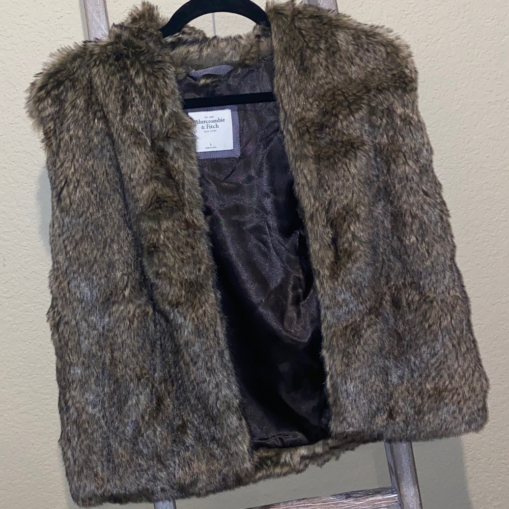 Abercrombie & Fitch fur vest